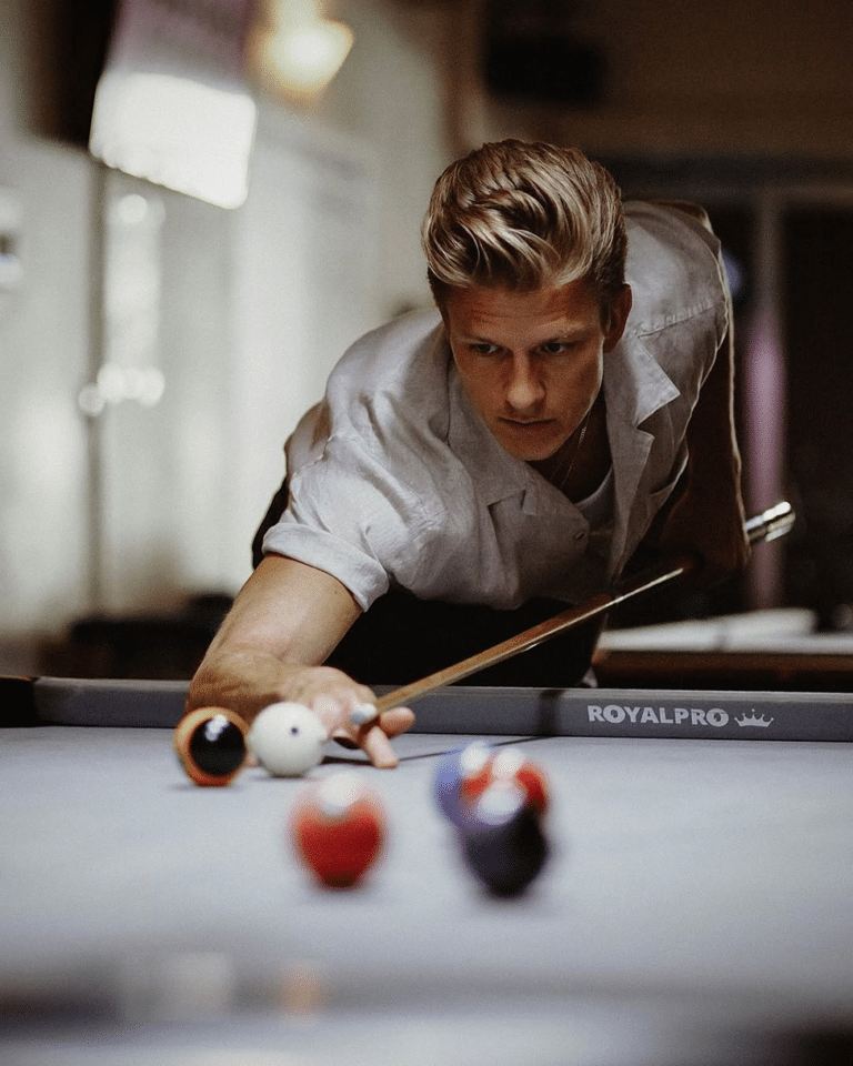 Joonas Kenttämies paljasti lestadiolainen taustansa – Bachelor Suomi -kilpailijat hämmästyivät!