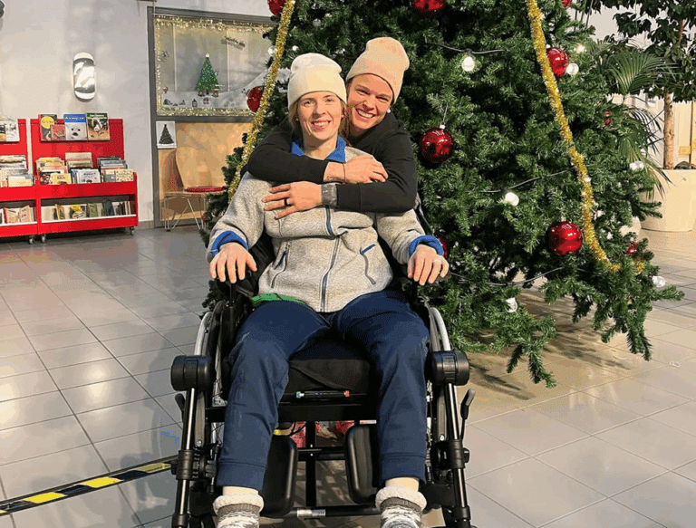 Sanni Hakala loukkaantuminen: Jääkiekon tähtikapteenin ura päättyi traagiseen törmäykseen 💔