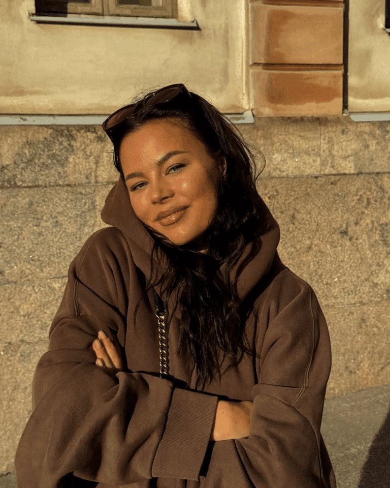 Kuka on Hanna Tikander äiti ja miksi hän pysyy mysteerinä?