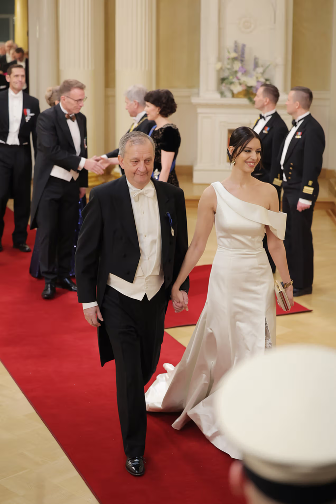 Hjallis Harkimo ja Jasmine Pajari Linnan juhlissa vuonna 2023